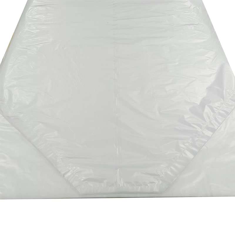 How does the square bottom plastic bag achieve efficient space utilization through its structural design?